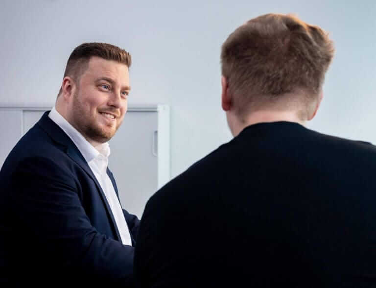 Nestplan Boris Bernhard Beratung lachen